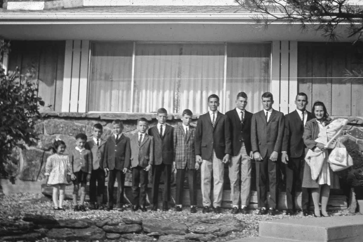 thumbnail image 2 of Hidden Valley Road: Inside The Mind Of An American Family – A Must-Read (Good Condition) 2 of 4